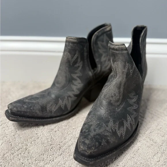 Women’s Ariat black western distressed boots - Picture 1 of 4